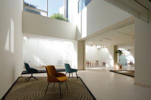 file3　スペイン大使館家具展　PlaRain　©大成建設一級建築士事務所